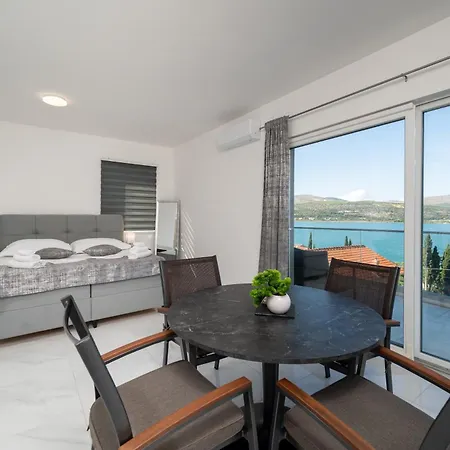With Parking Space Mastrinka, Ciovo - 24727 Apartamento *