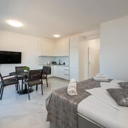 Apartamento With Parking Space Mastrinka, Ciovo - 24727
