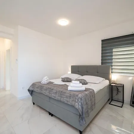 Apartamento With Parking Space Mastrinka, Ciovo - 24727 Trogir