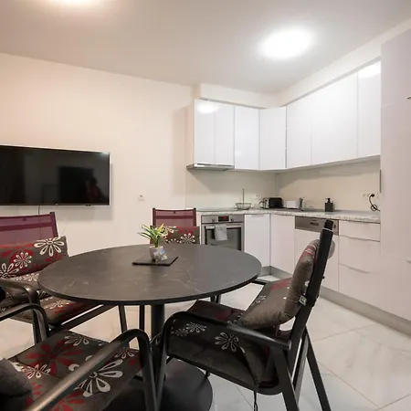 Apartamento With Parking Space Mastrinka, Ciovo - 24727