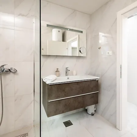 Apartamento With Parking Space Mastrinka, Ciovo - 24727 Trogir