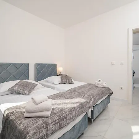 Apartamento With Parking Space Mastrinka, Ciovo - 24727