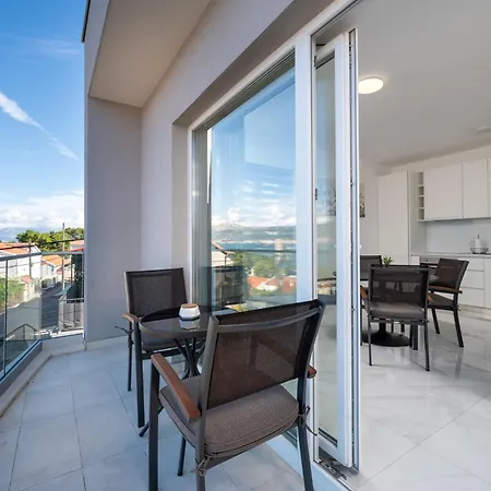 Apartamento With Parking Space Mastrinka, Ciovo - 24727 *