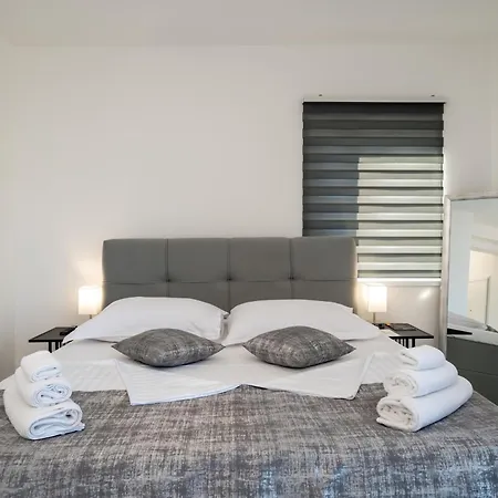 With Parking Space Mastrinka, Ciovo - 24727 Apartamento *